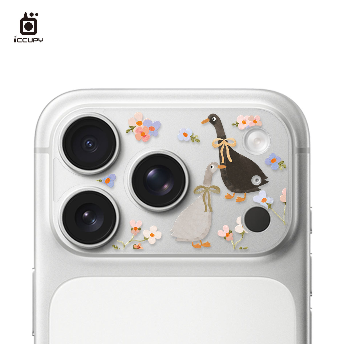 【森森物語｜小鵝花園】9H霧面彩繪鏡頭底座貼 For iPhone 18 Pro|文創小物